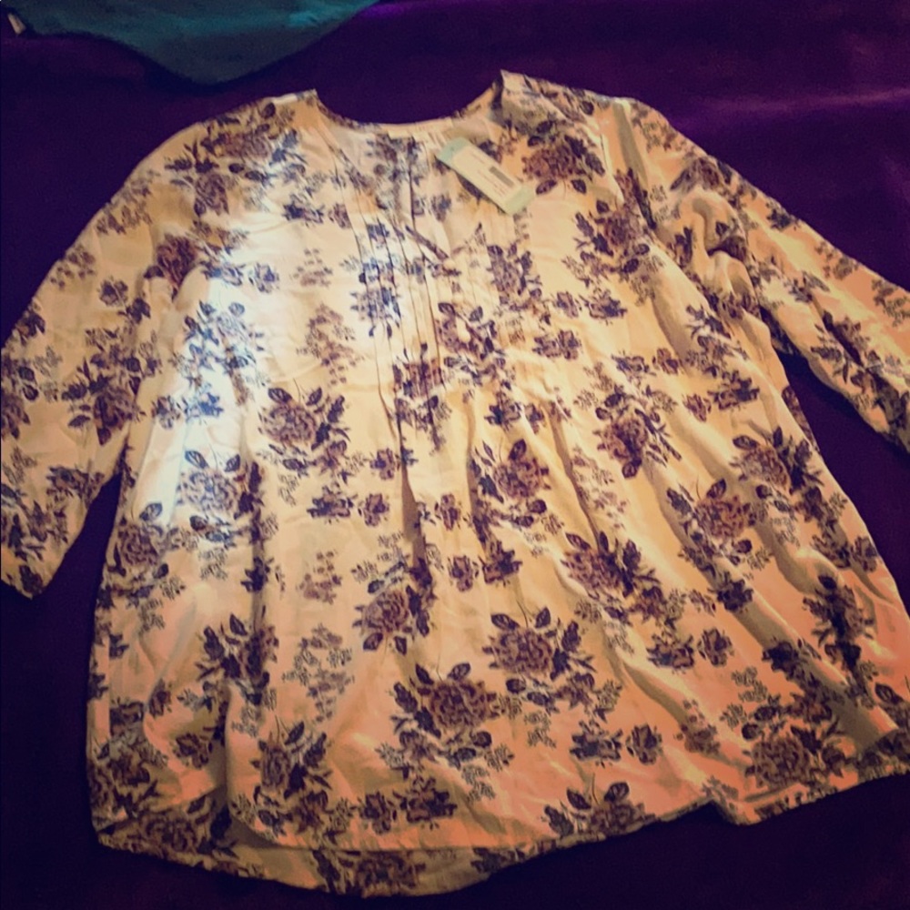 Floral blouse with button detail black and cream